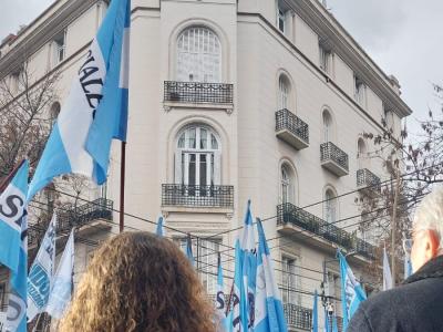 Trabajadores y militantes homenajearon a Cristina Kirchner a un año de su condena y denunciaron una “proscripción política”