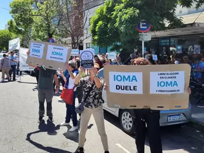 Afiliados autoconvocados de IOMA llaman a una masiva movilización contra el gobierno de Kicillof