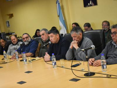 Las centrales sindicales marchan a Economía contra el endeudamiento de las familias