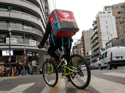 ¿Cuánto tiene que pedalear un repartidor para llegar a fin de mes?