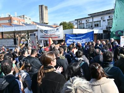 ATE protestó en la CNEA y analiza convocar a un paro nacional por los despidos en el organismo